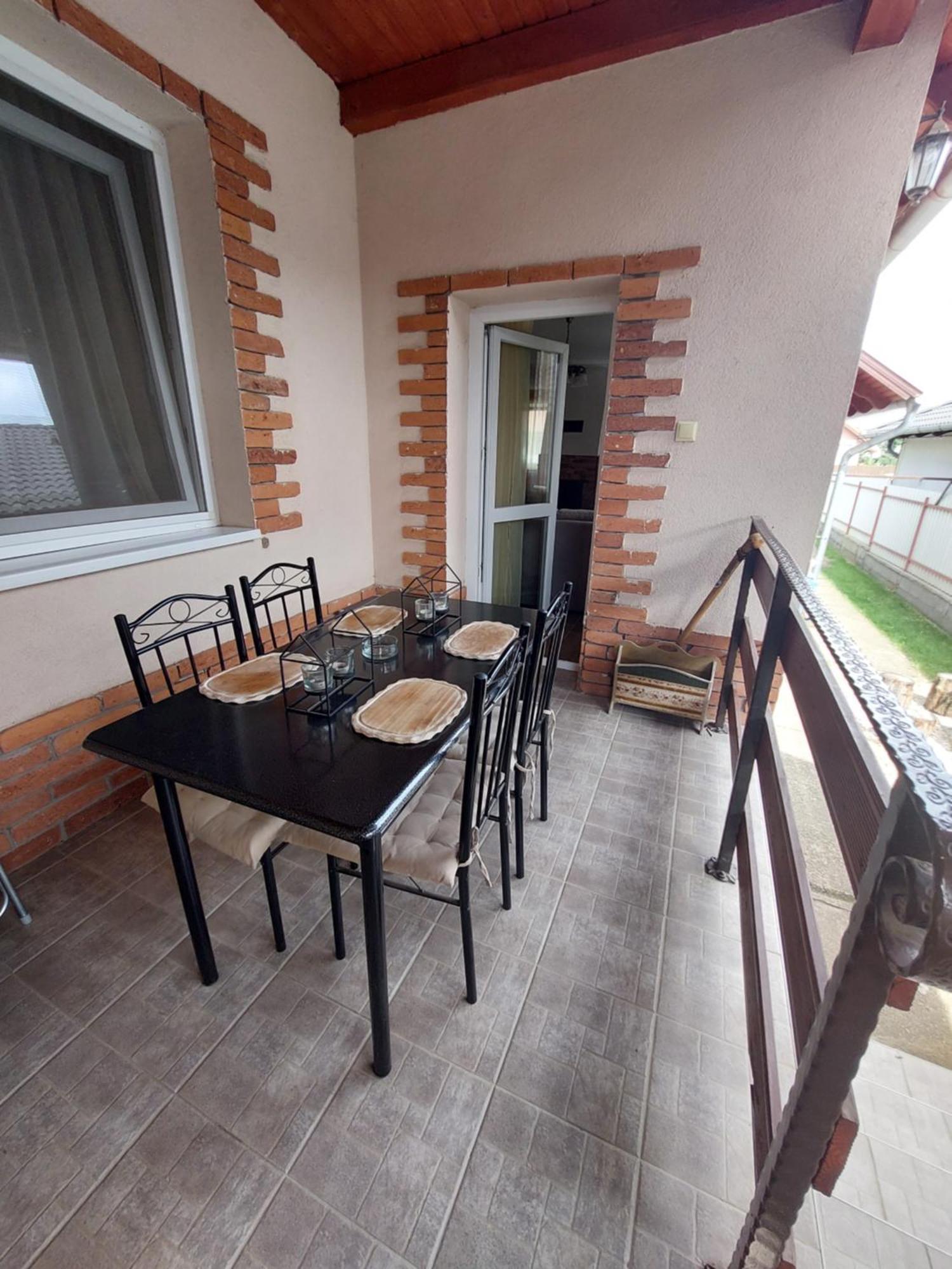 Akacvirag Airport Vendeghaz Apartment Debrecen Exterior photo